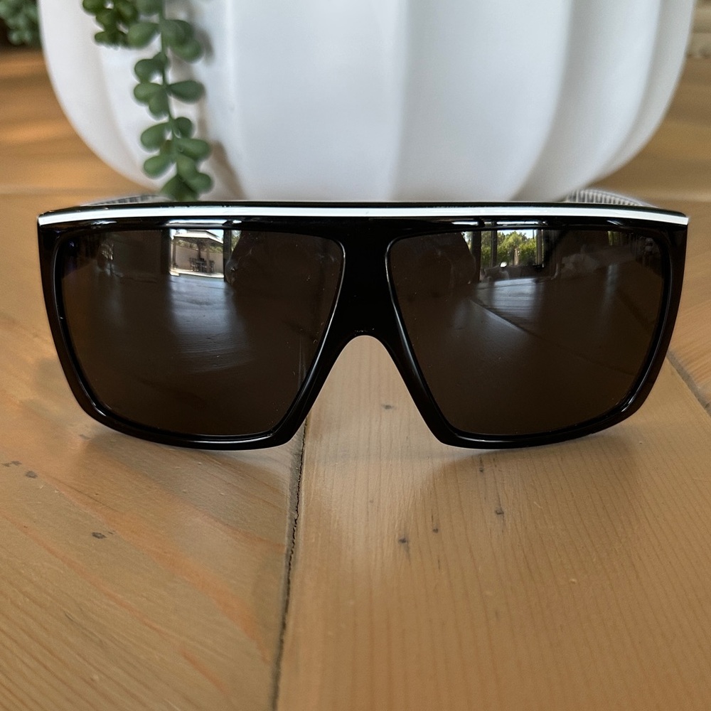 Dragon Alliance Fame black & white Sunglasses - Picture 9 of 10